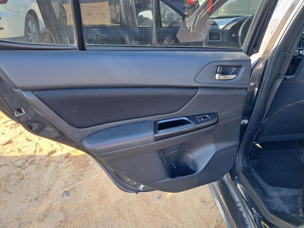 V60 2019 Glove Box 4785945