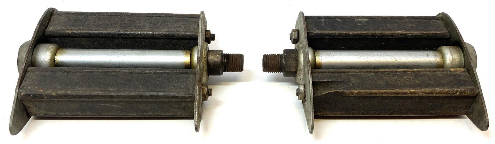 antique Magna TEARDROP streamline bicycle PEDALS Round reflectors