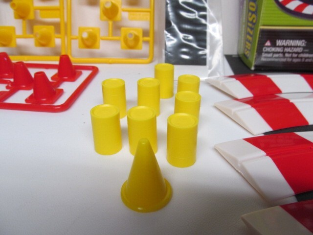 R/C Micro Sizers - New Unused - Guide Rail & Pylon Set