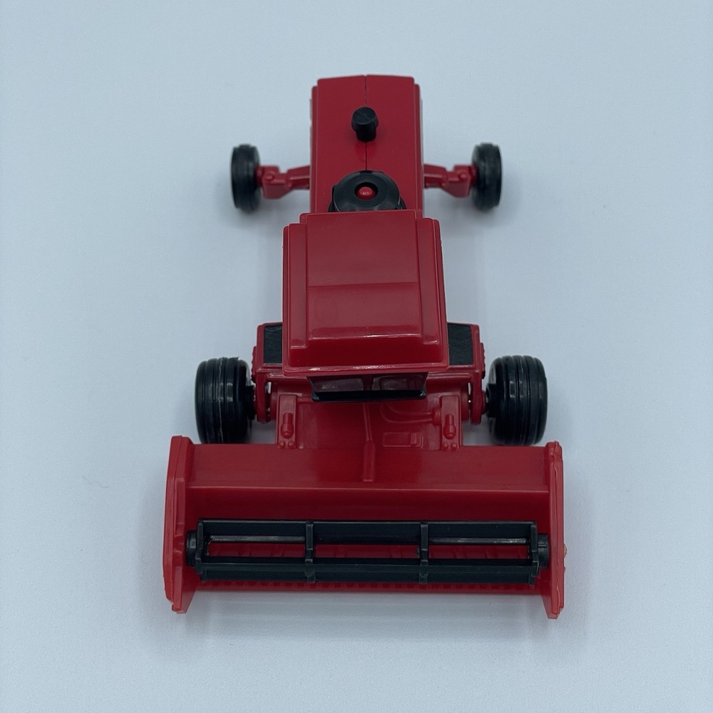 ERTL 1/64 Scale Case International 8840 Self-Propelled Windrower