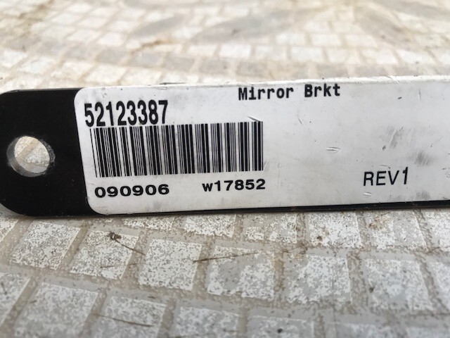 52123387 MIRROR BRACKET