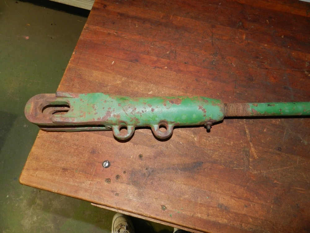 John Deere 830 (3 cyl) 3 Point Leveling Link Assembly
