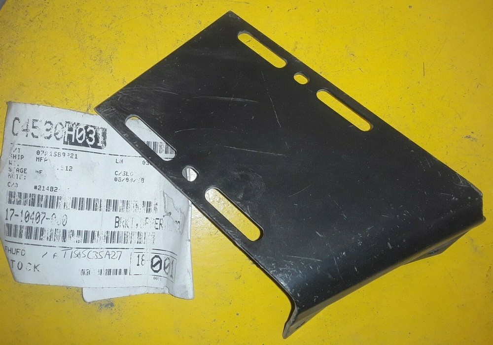 FREIGHTLINER UPPER HOOD BRACKET 17-10407-000