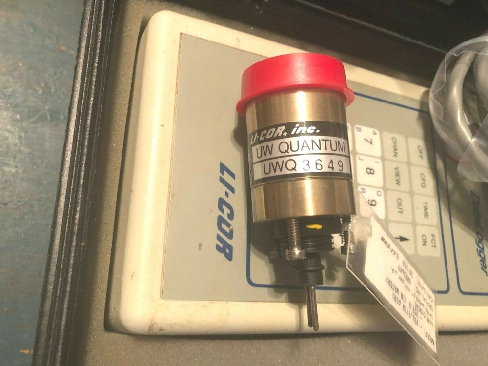 Li-Cor LI-1000 Data Logger w/CABLES AND UW QUANTUM UWQ 3649 SENSOR PLASTIC CASE