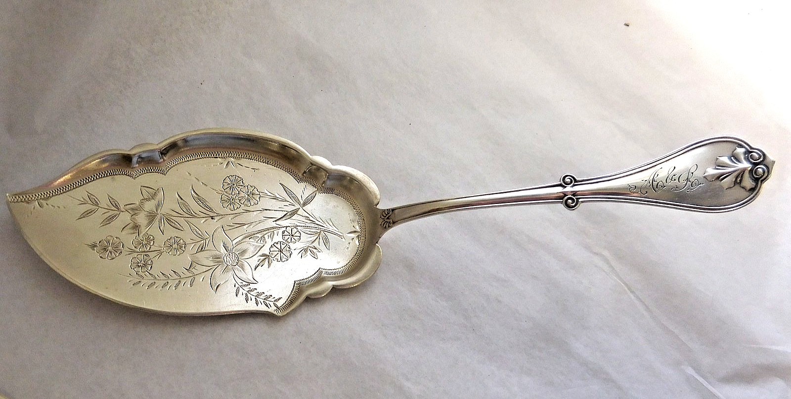 CLEMENS OSKAMP CINCINNATI c1860 COIN SILVER SLICE 8 3/4" FLORAL ENGRAVED "A & L"