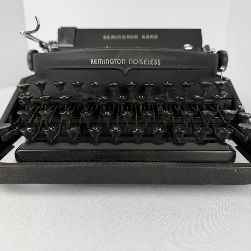 Remington Noiseless Model 7 Typewriter Working with Case