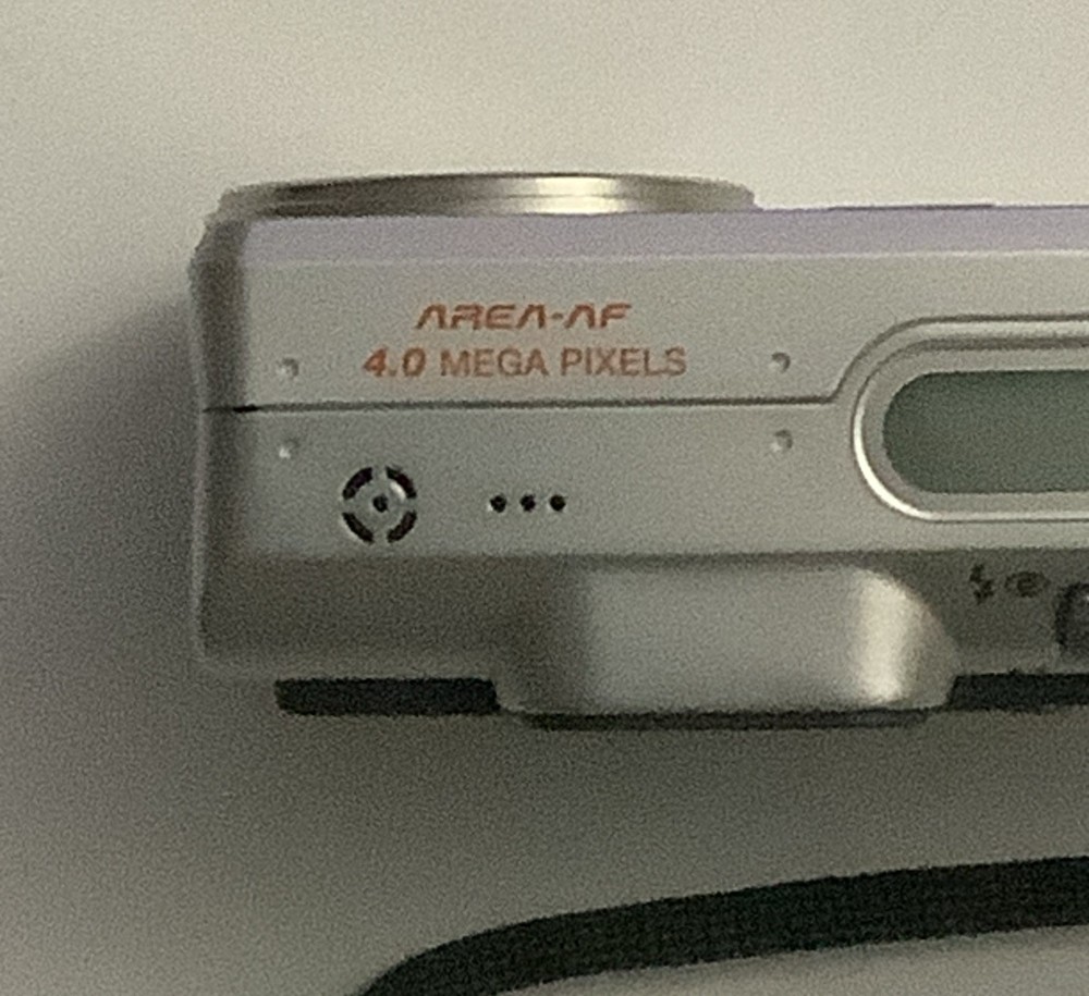 Minolta Konica DiMAGE F200 4.0MP Digital Camera - Silver - Powers On - Read