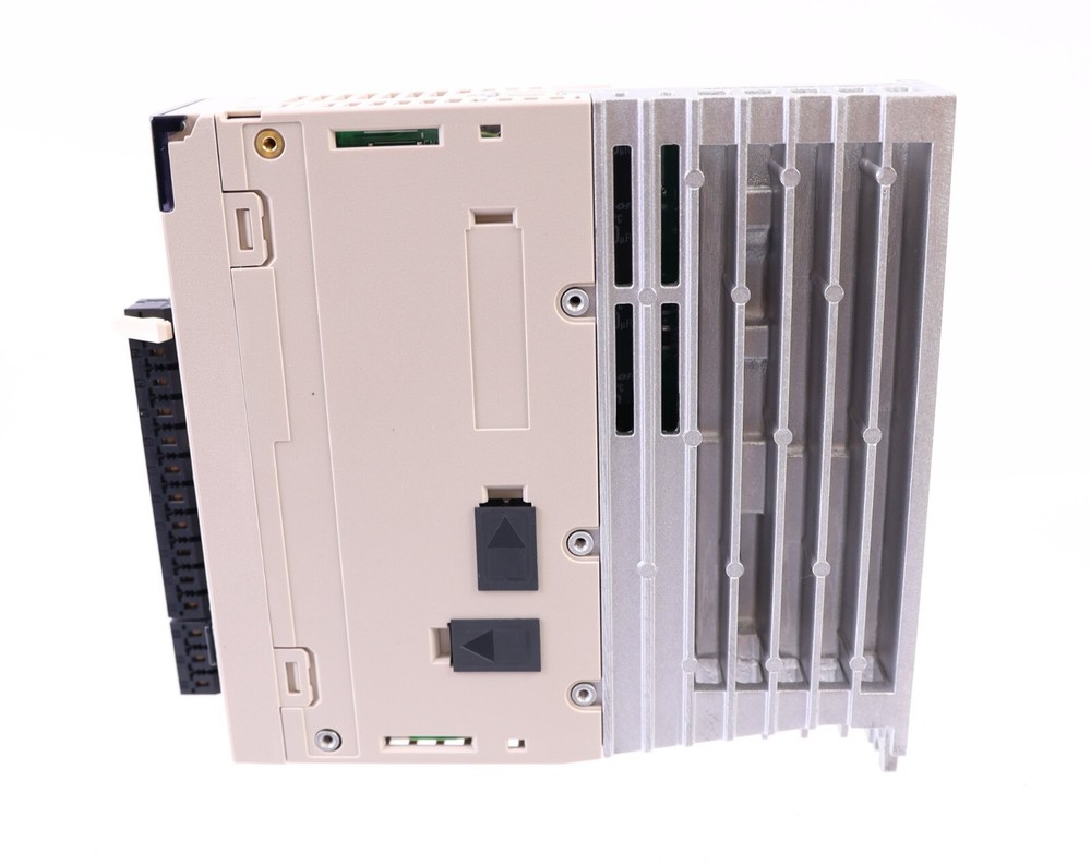 YASKAWA SGD7S-2R8A20A ac servo drive servopack ! NEW !