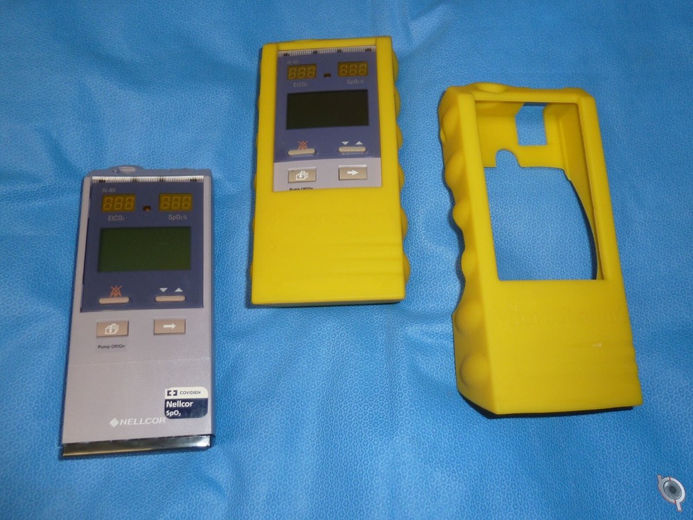 2 Nellcor Microstream N-85 Capnograph SpO2 Pulse Oximeters w/ Case