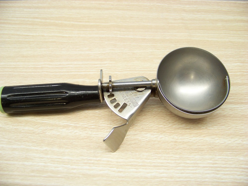Hamilton Beach - Stainless Ice Cream Scoop - Model 67