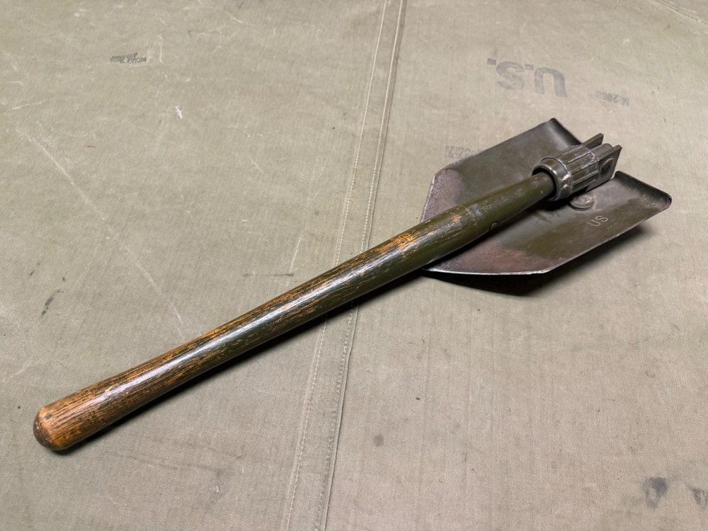 ORIGINAL WWII US ARMY M1943 COMBAT FIELD FOLDING SHOVEL-DATED 1944, AMES