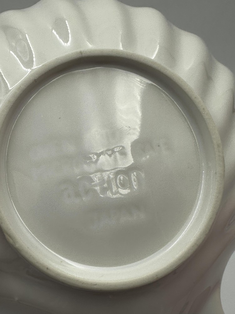 Action White Ceramic Shell Shape Dish Glossy Japan Coastal Beach