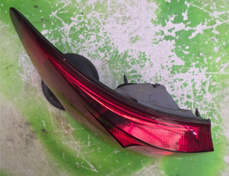 LEXUS IS250 2005-12 PASSENGER/LEFT SIDE TAIL LIGHT E111183