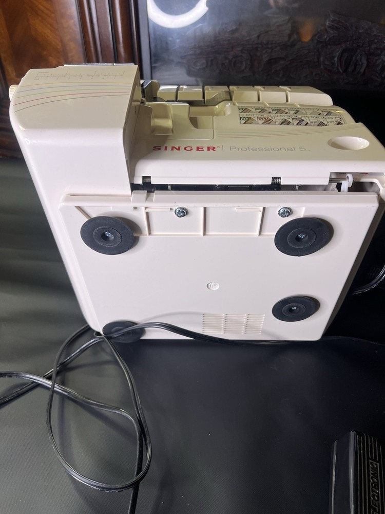 SINGER PROFESSIONAL 5 SEWING MACHINE 14T968DC (WORKING)