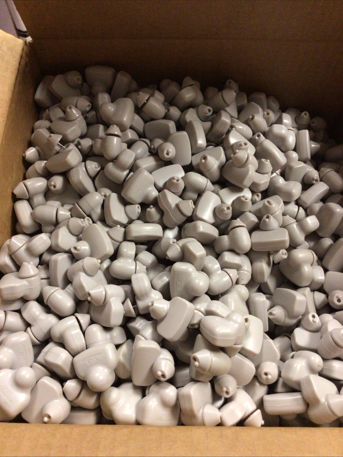 LOTS OF 250 SECURITY TAGS ANTI-THEFT RETAIL CLOTHING / SHOES SENSORS WITH PINS