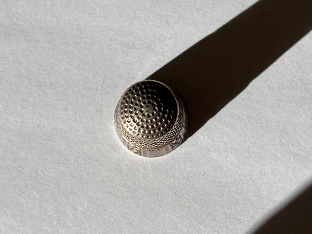 Antique Stern Brothers Anchor Sterling Panel & Scrolls Thimble