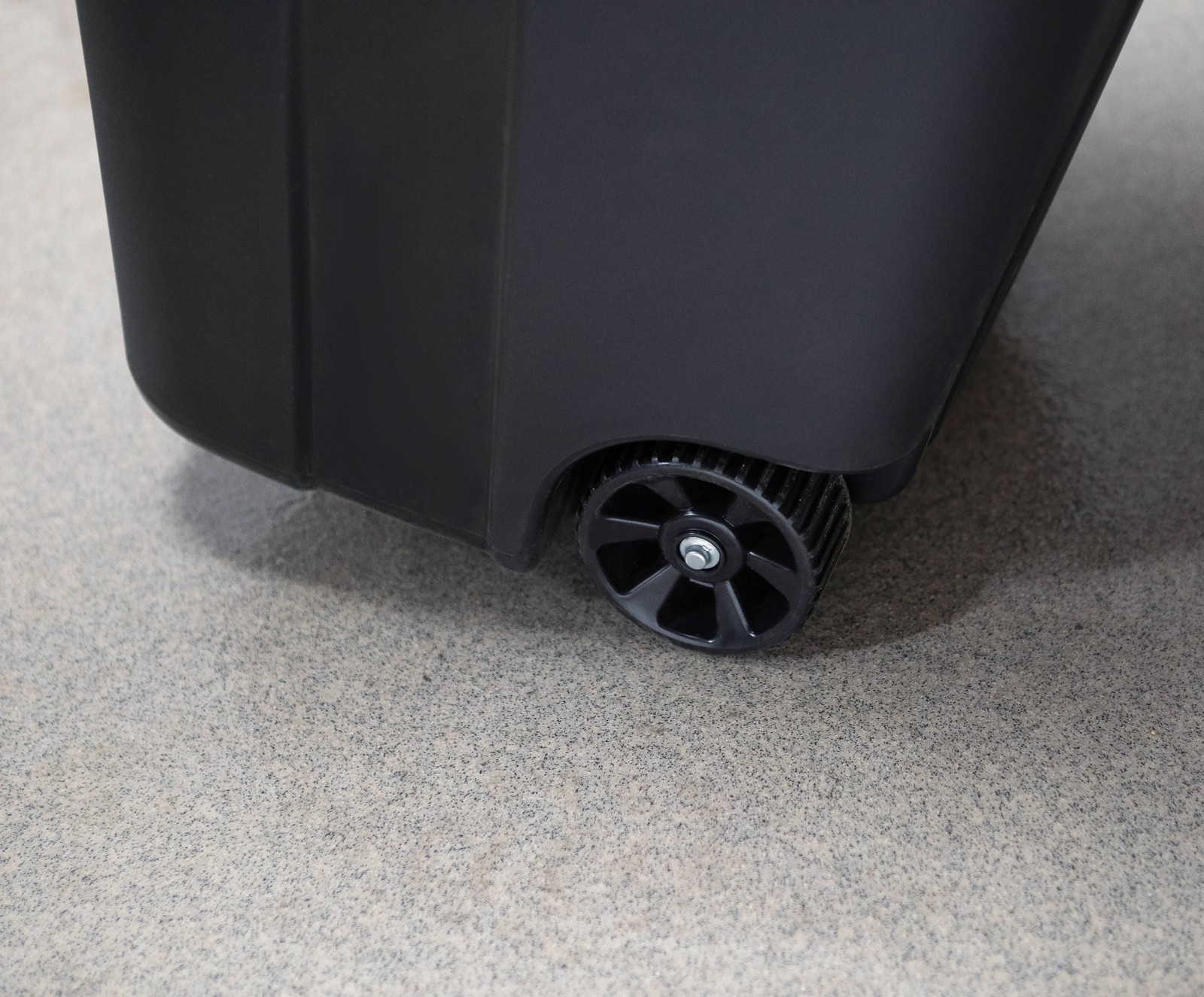 32 Gallon Wheeled Heavy Duty Plastic Garbage Can, Attached Lid, Black