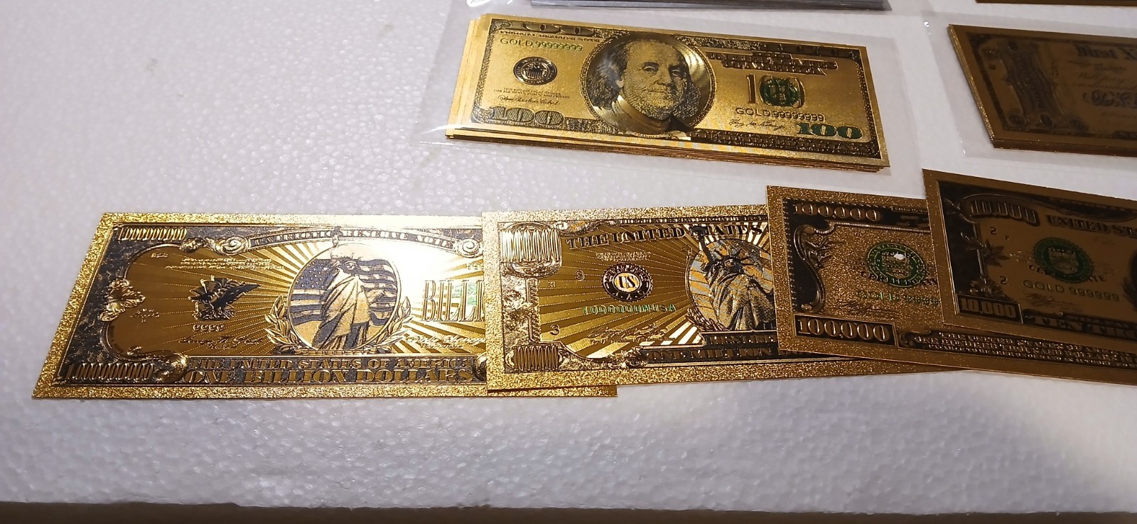 Lot of 80 novelty US coins and bills.