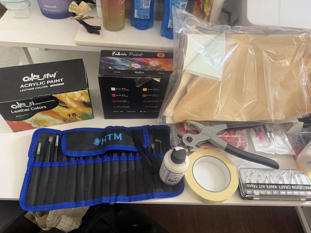 White Vinyl Cutter Machine Cutting Plotter with Accessories for Crafting