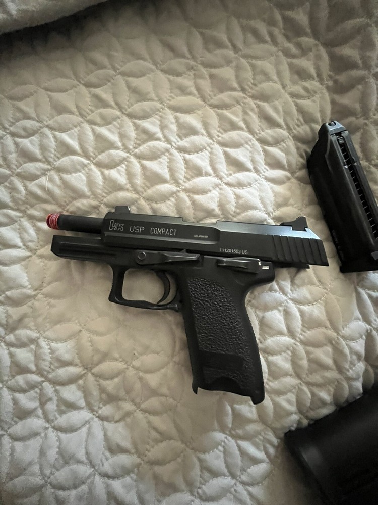airsoft gun