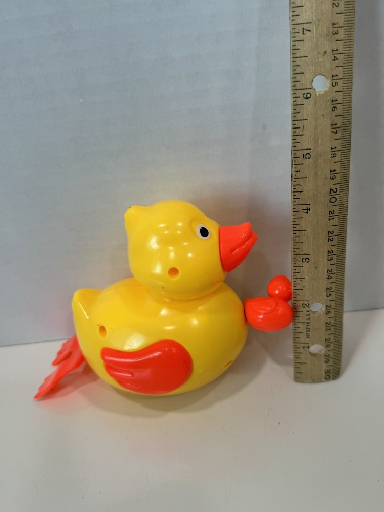 Swimming Duck Pull String Bath Toy