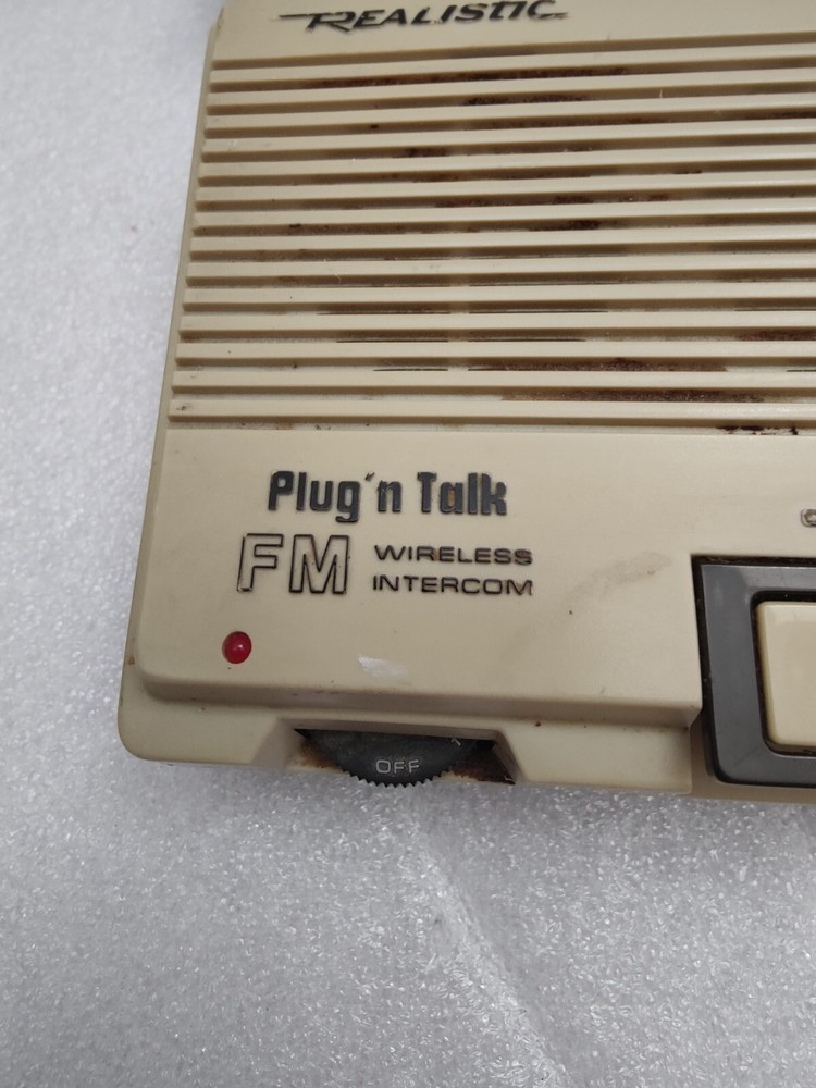 Realistic 43-207C Plug'n Talk FM Wireless Intercom, Powers On