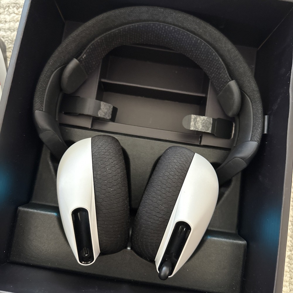 Alienware Tri Mode Wireless Gaming Headset - AW725H