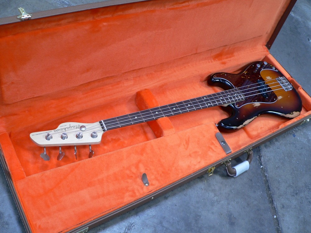 Brown Tolex Hard shell Bass Guitar Case.