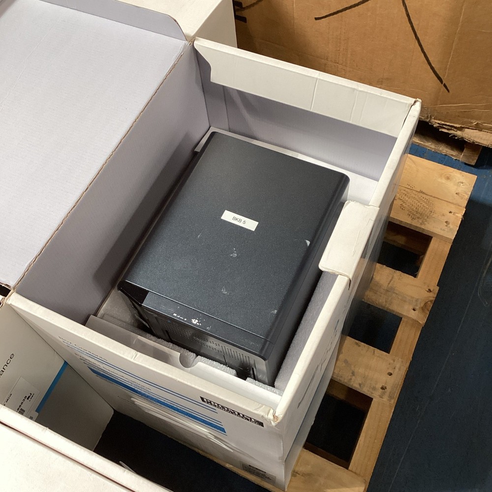 Promise Pegasus2 R8 Thunderbolt 2 RAID Storage Array, with 8 Drives, 32TB Total