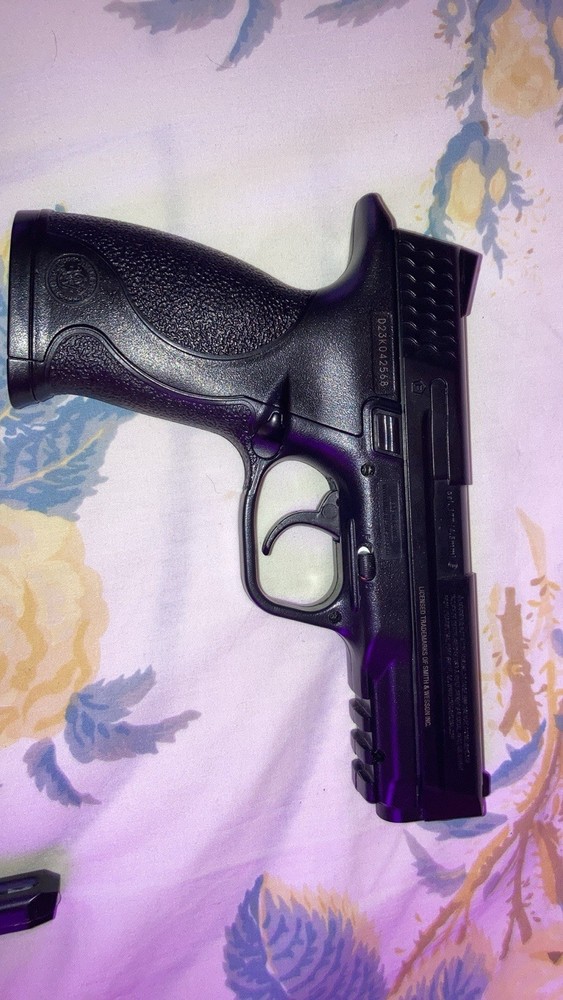 BB gun co2 powered bb pistol Smith & Wessoncal. 177 (4.5mm)