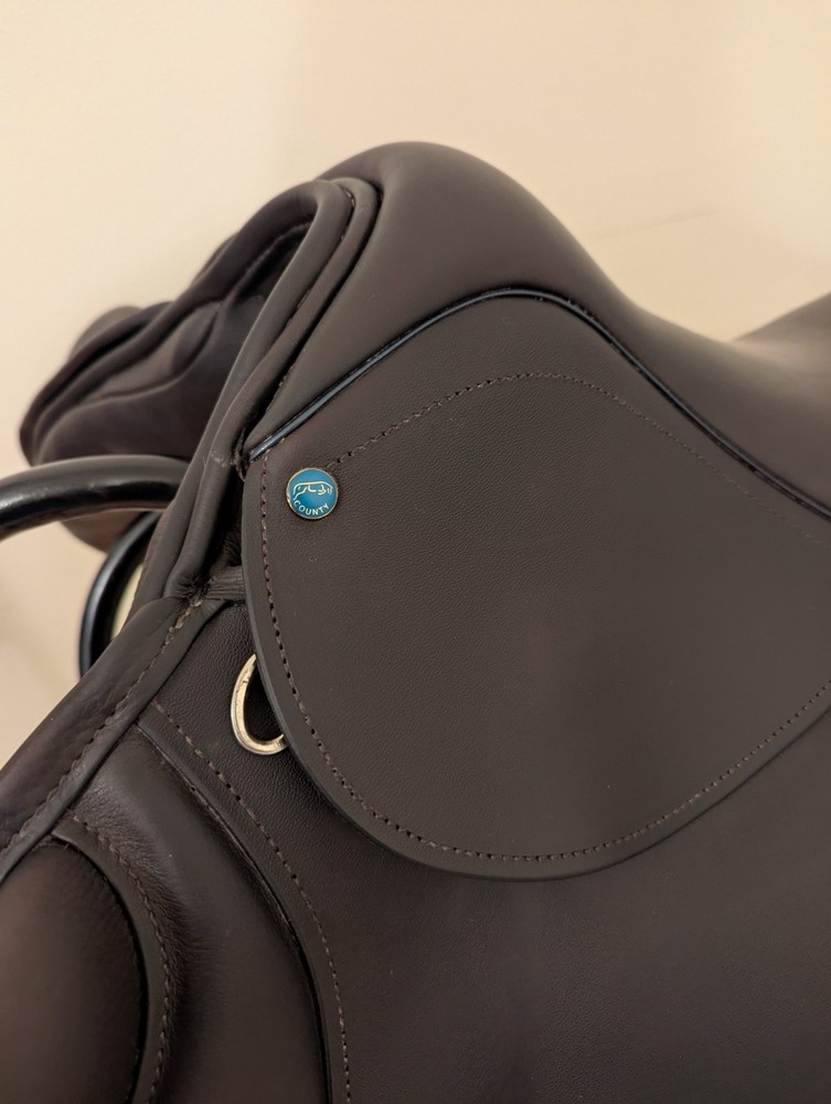 17.5" 2023 County Xcelerator Jump Saddle, N Tree - wool flocked