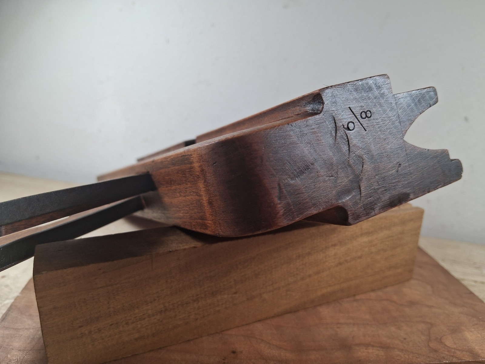 Benton, Evans & Co. 6/8 Gothic Bead Antique Used Item