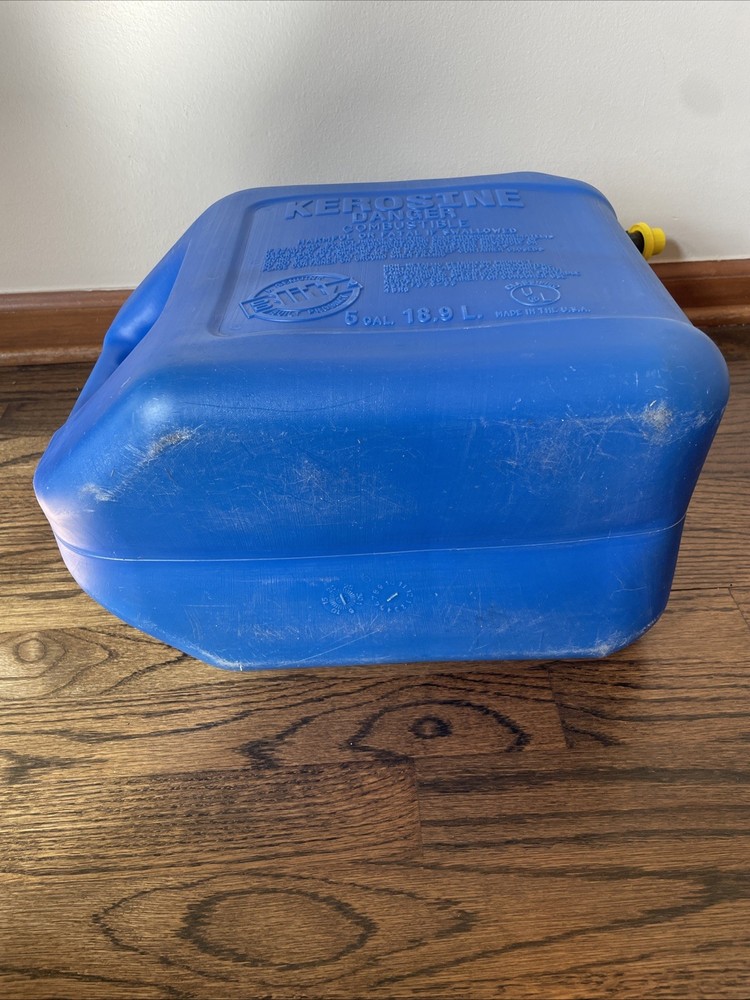 BLITZ 5 GAL PLASTIC KEROSENE CAN SELF VENTING #50877