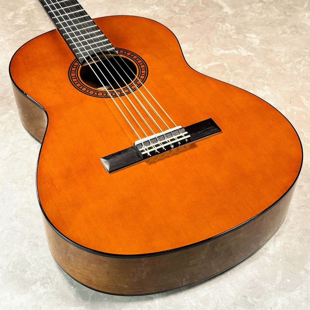 Yamaha CS40 Mini Classical Guitar 580mm Scale Nylon Strings Soft Case Included
