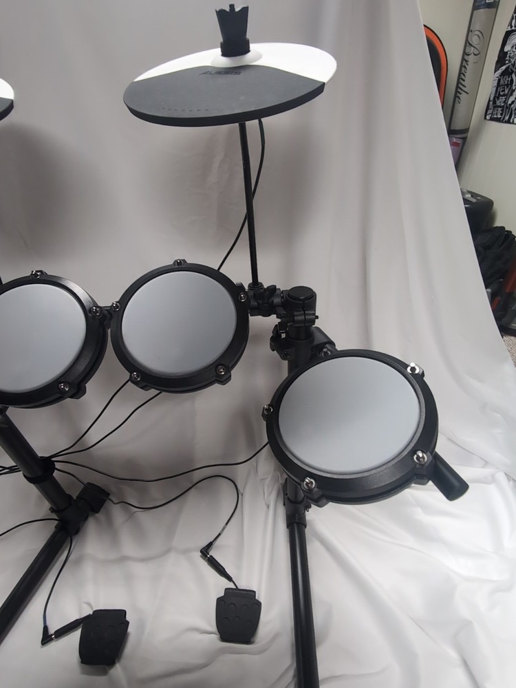 Alesis E-Drum Total Electronic Drum Kit - As pictured - Works great!