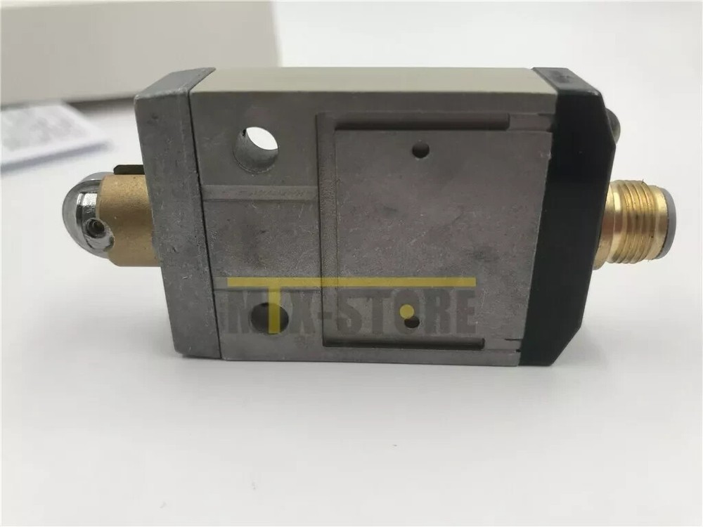 Omron-D4CC-3002 Limit Switch 1pcs NEW