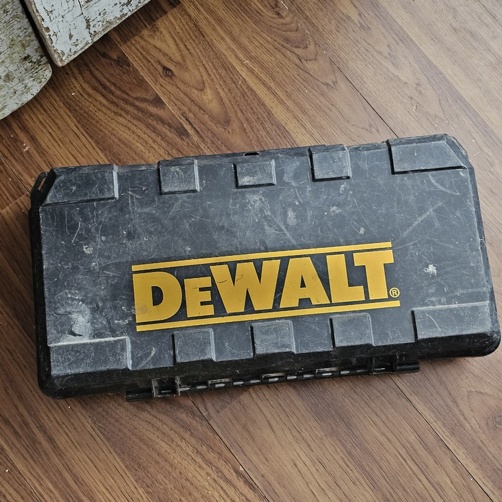 DeWalt DW311 120V Type 2 Variable Speed Reciprocating Saw With Case Tested