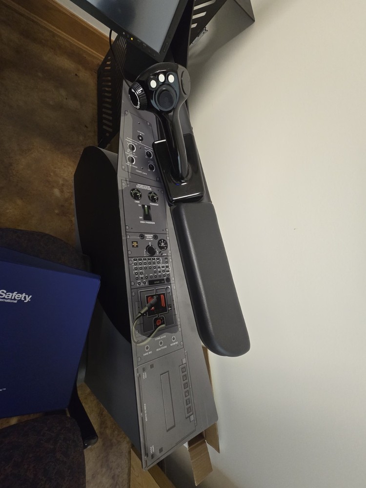 ^ Flight Safety GFS Graphical Flight-Deck Simualtor G550 Gulfstream Multi-Touch