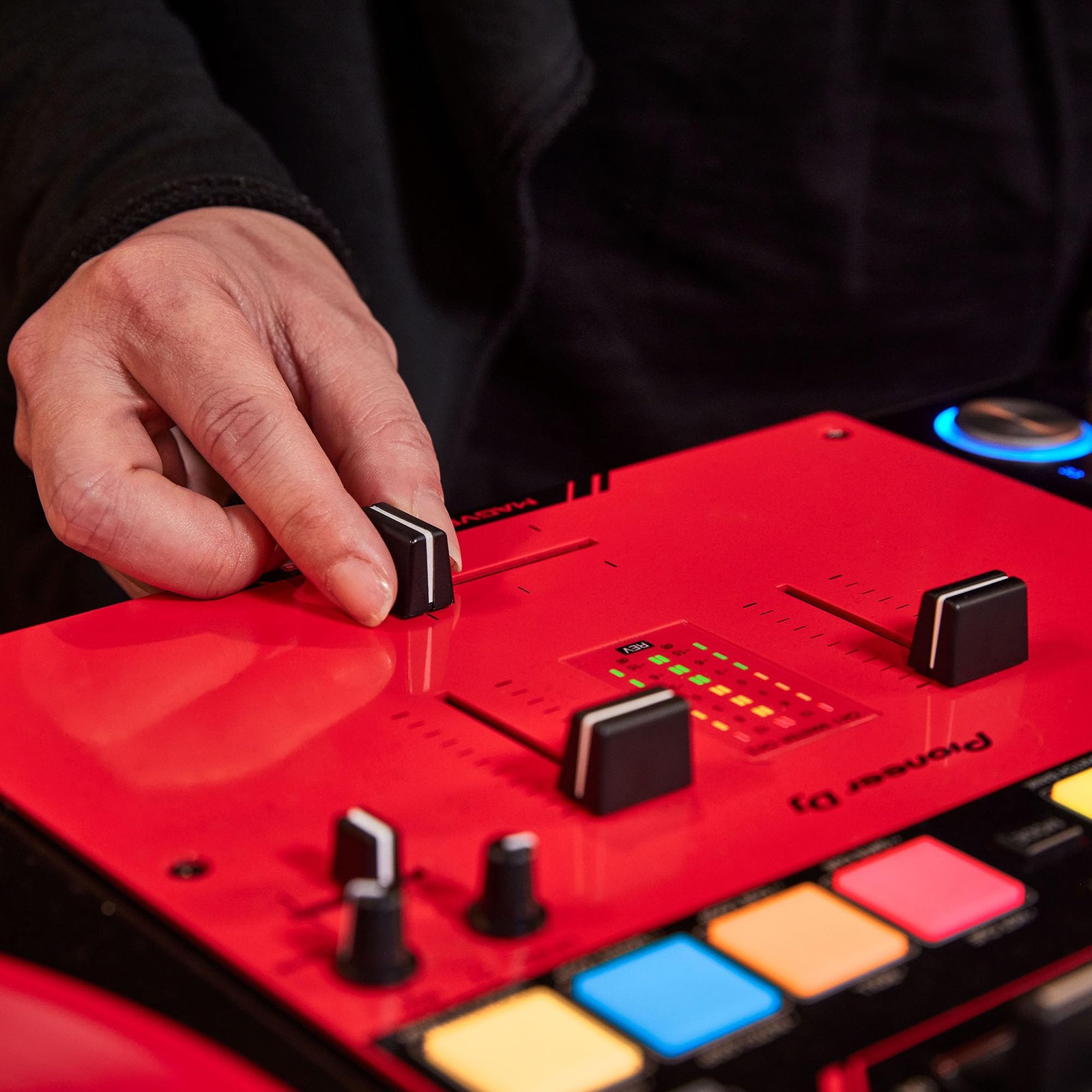 Pioneer DJ DJM-S5 2-channel Mixer for Serato DJRed/Black