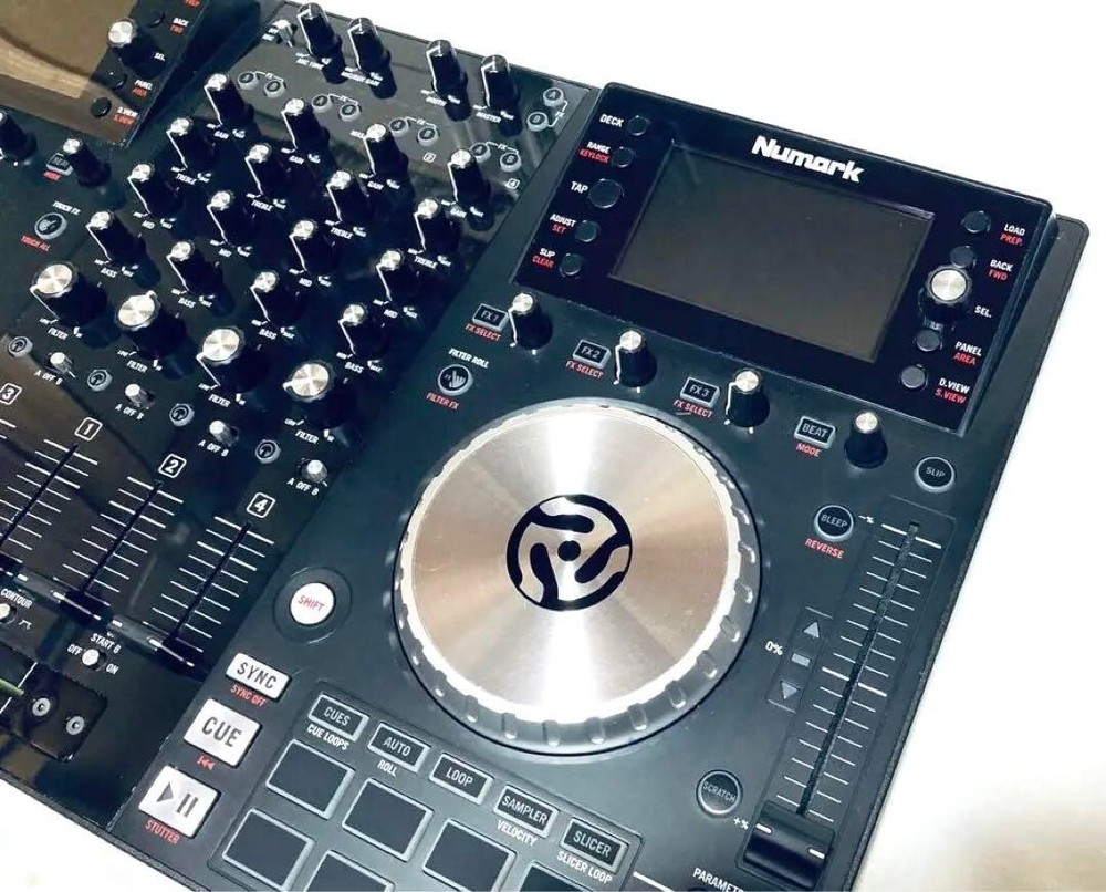 Numark NV 4 Deck Dual Display DJ Controller Black Very Good