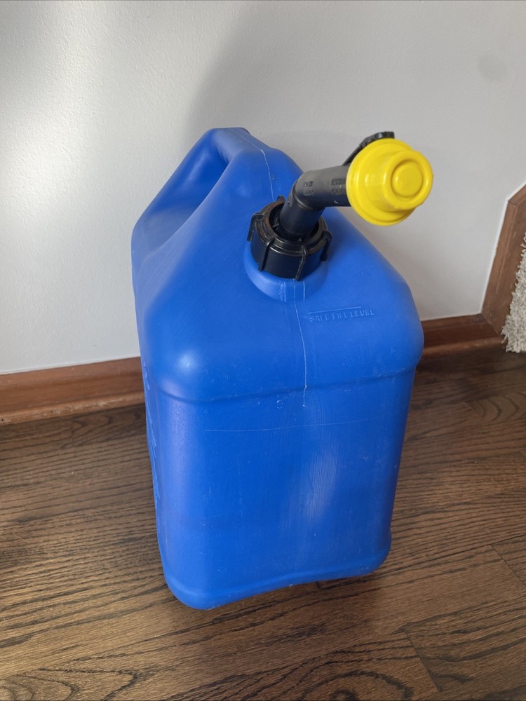 BLITZ 5 GAL PLASTIC KEROSENE CAN SELF VENTING #50877