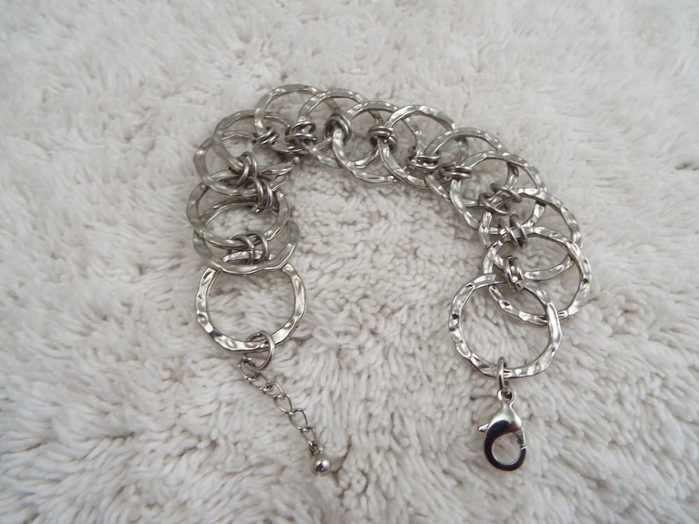 Hammered Silvertone Rings Bracelet (J28)