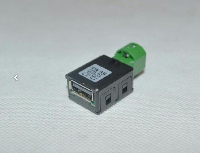 Genuine Volkswagen USB Port 5Q0-035-726