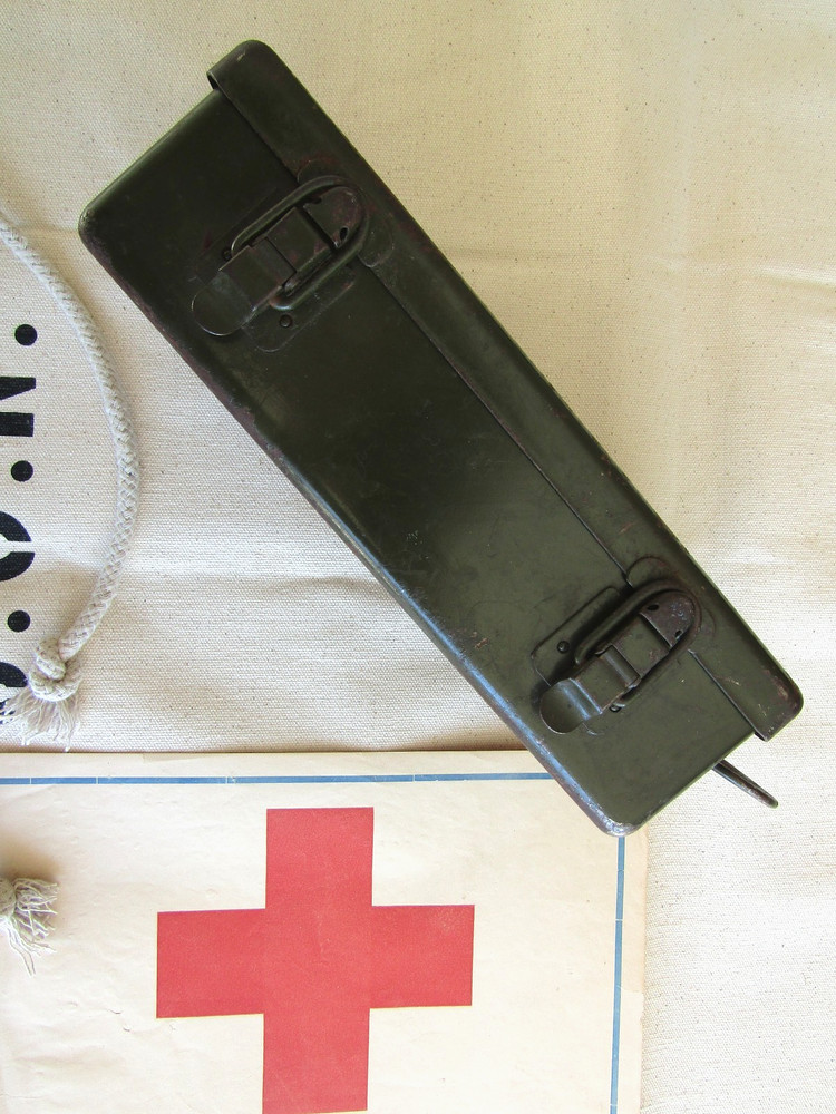 Original WWII US Army First Aid Kit