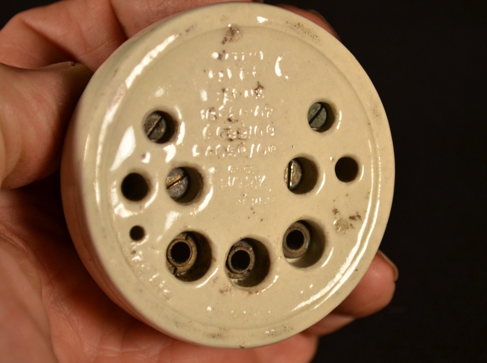 BRASS & CERAMIC VICTORIAN JELLY MOLD TOGGLE LIGHT SWITCH