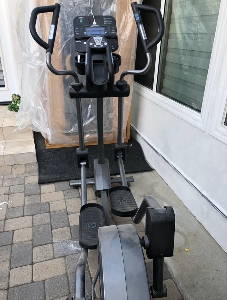 Life fitness Elliptical Machine with Multi-Function Display