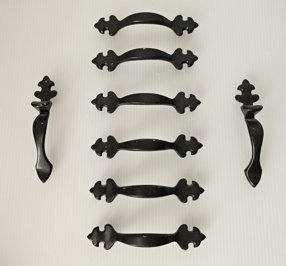 6 Drawer Pulls Handles & 2 Cabinet Door Handles