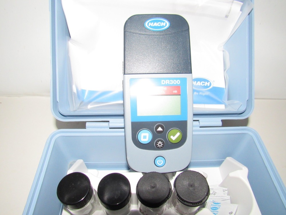 Hach DR300 Chlorine Colorimeter Low/high Range