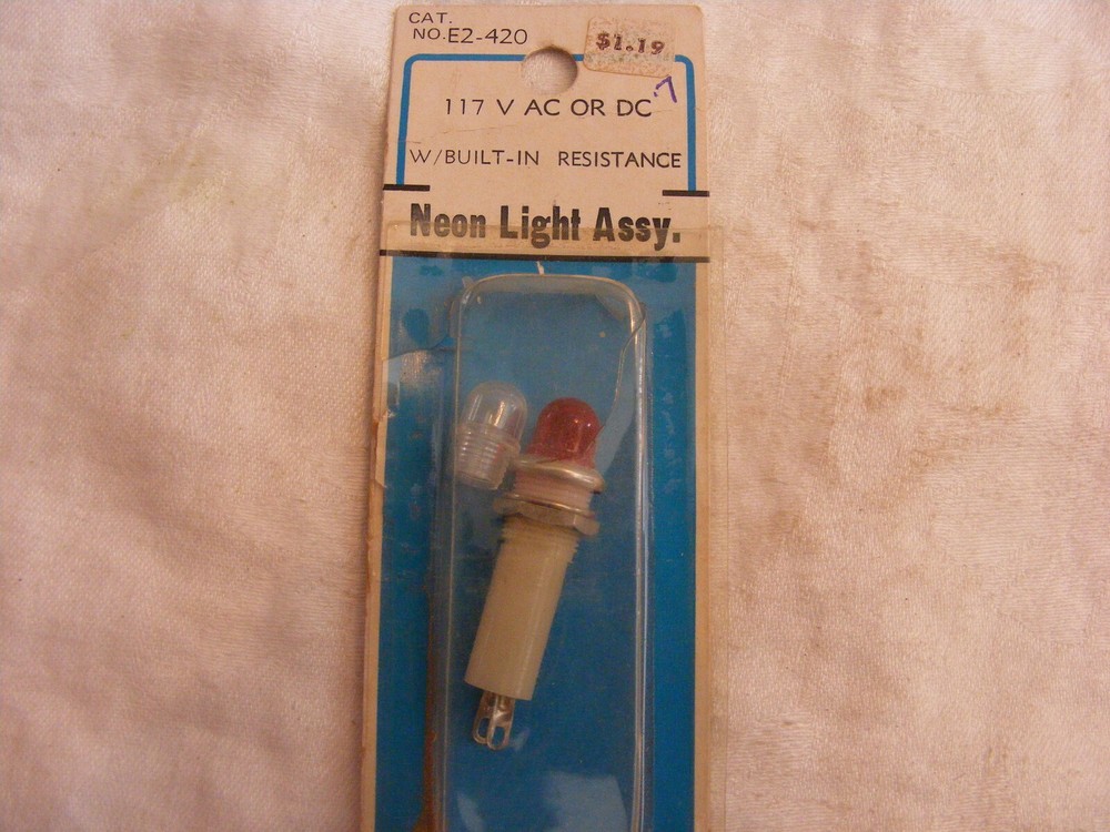 Vintage HO Scale 117V AC/DC Neon Light Assembly                         c