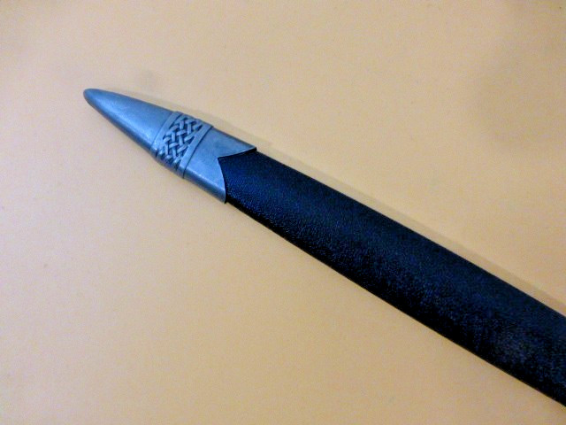 Knotted Celtic Dagger Replica Unsharpened New in Box